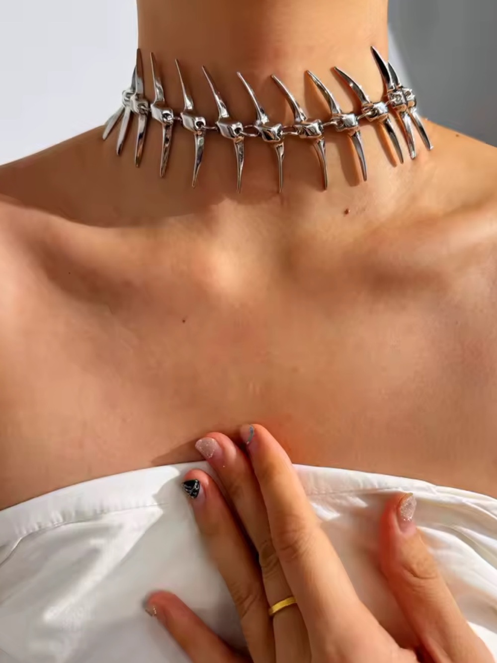 Silver Spine Back Spike Gothic Necklace - Picture 3 of 5